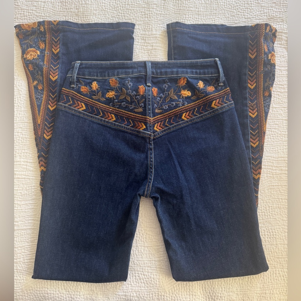 Driftwood Violet Rose Embroidered Flare Jean. 27 waist x 31 inseam bell bottom